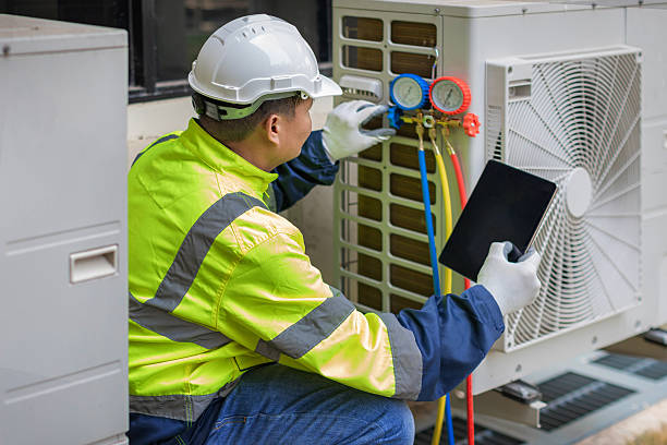 Professional Ductwork Repair technician working in Hillsboro, IL